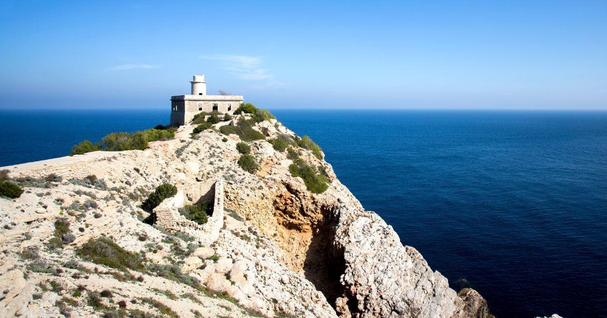 The Punta Grossa lightohouse is perched on a cliff.