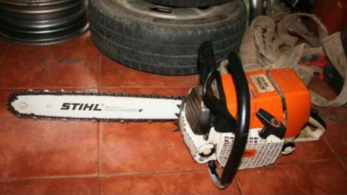 Motosierra con la que el acusado atacó a su cuñado, según la fiscalía.