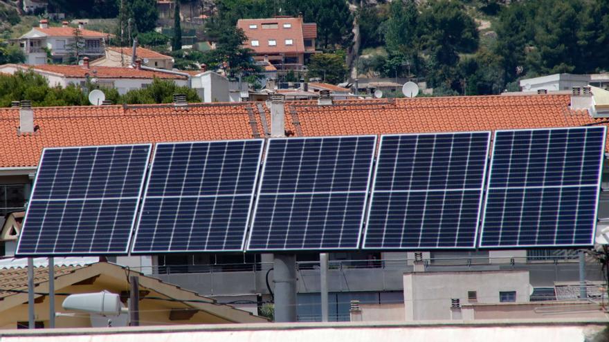 La instalación de placas solares en empresas, viviendas y edificios públicos de Alcoy aumenta un 74% en los últimos años