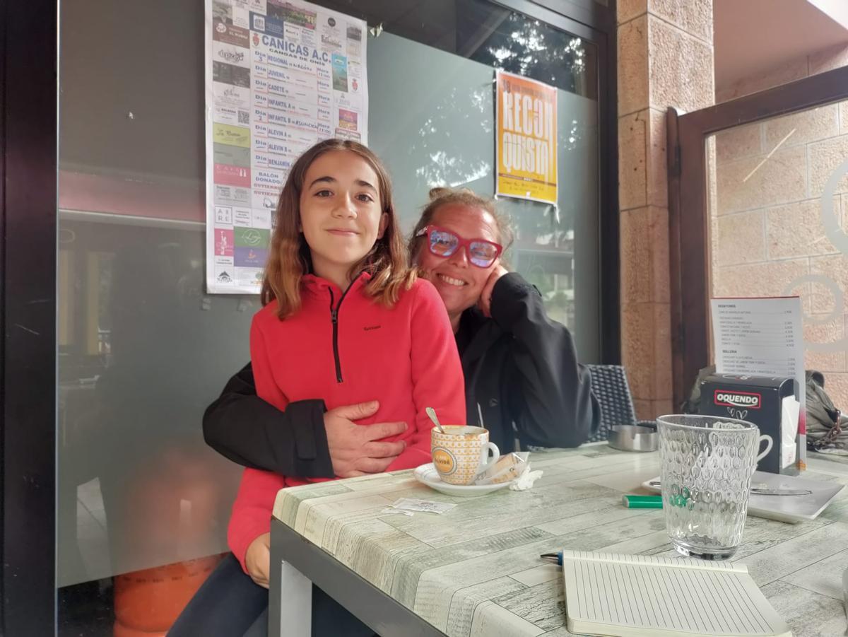 Noa González y María García, en Cangas de Onís.