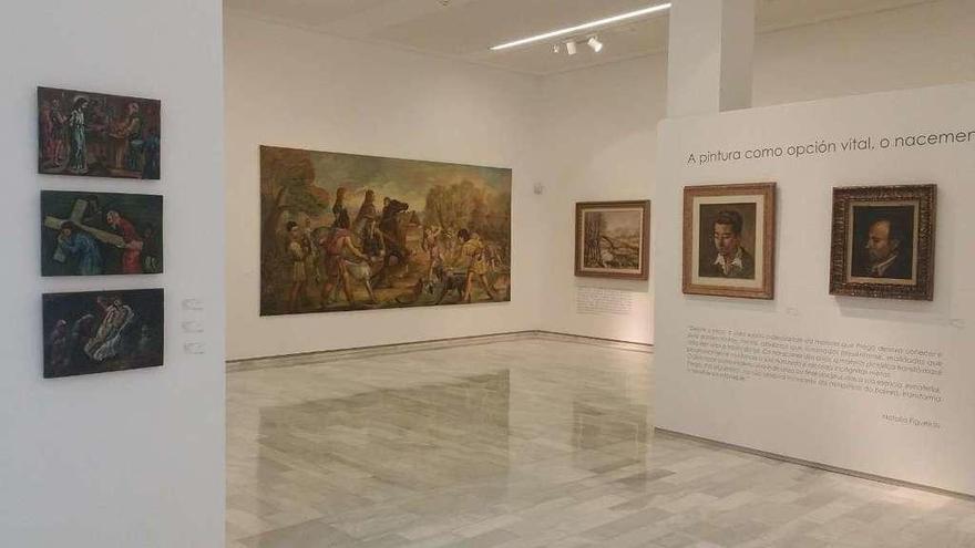 Exposición de Manuel Prego, con la obra &quot;Cacería&quot; al fondo. // FdV