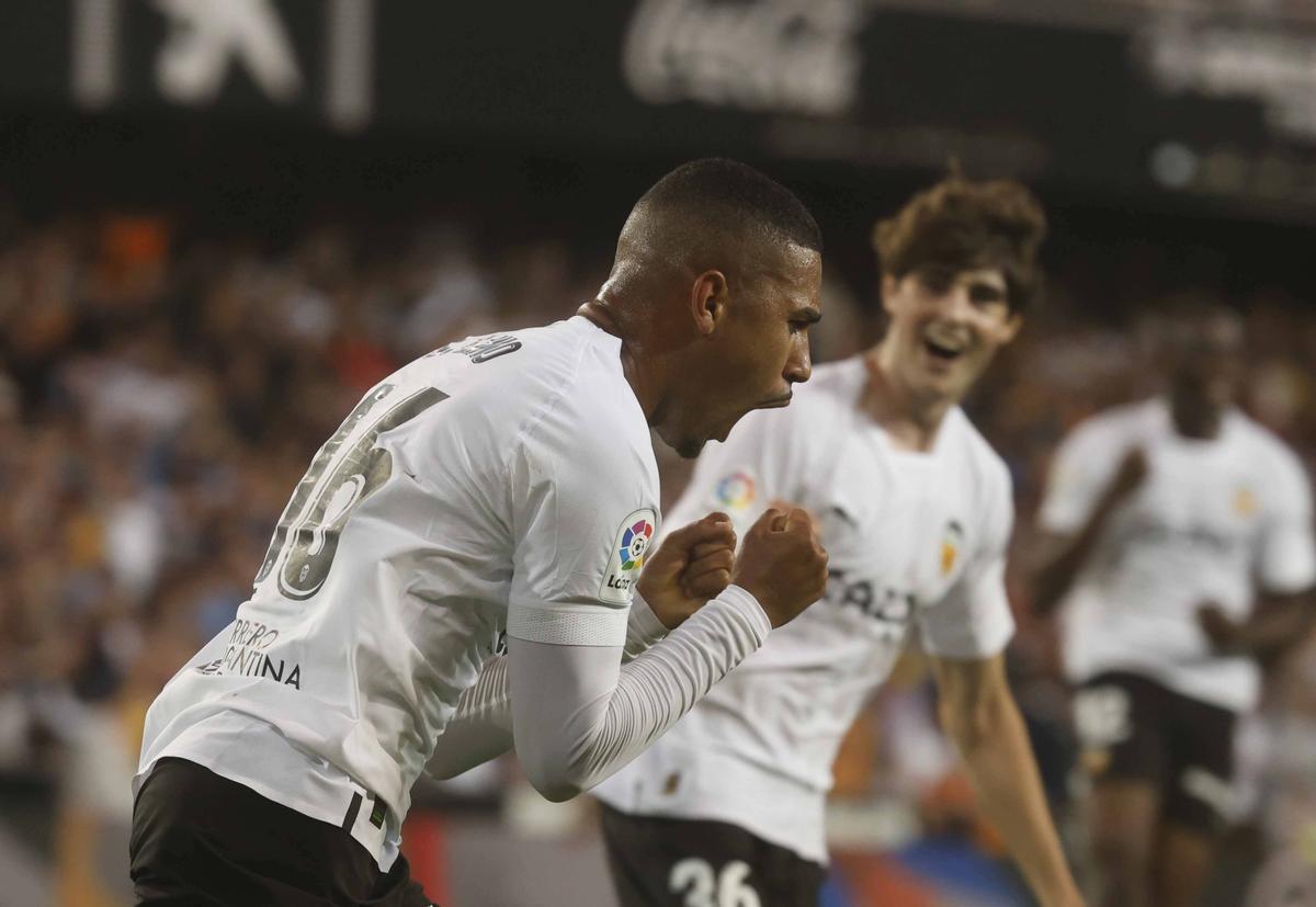 Samu Lino celebrando con rabia su gol contra el Villarreal que supuso el empate