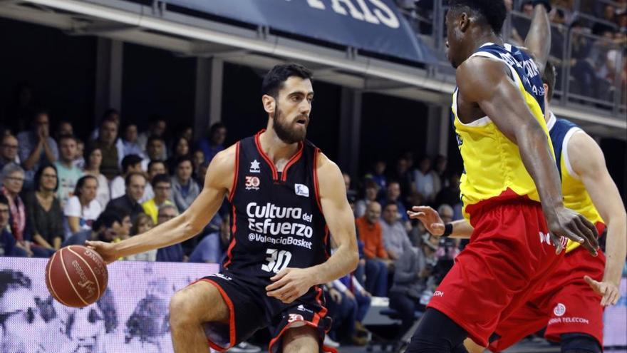 Joan Sastre, con el balón.