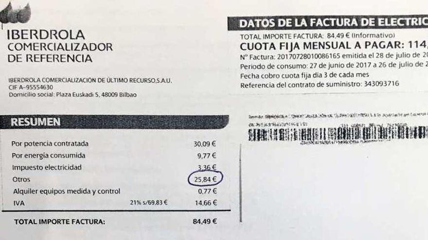 Factura en la que aparece el reajuste en el apartado &quot;Otros&quot;.