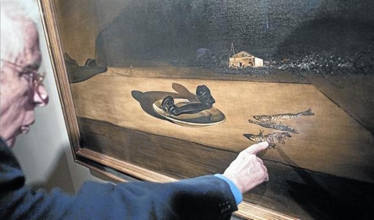 La peça 8 Antoni Pitxot observa ’Violetes imperials’, ahir al Teatre-Museu Salvador Dalí de Figueres. La peça 8 Antoni Pitxot observa ’Violetes imperials’, ahir al Teatre-Museu Salvador Dalí de Figueres.