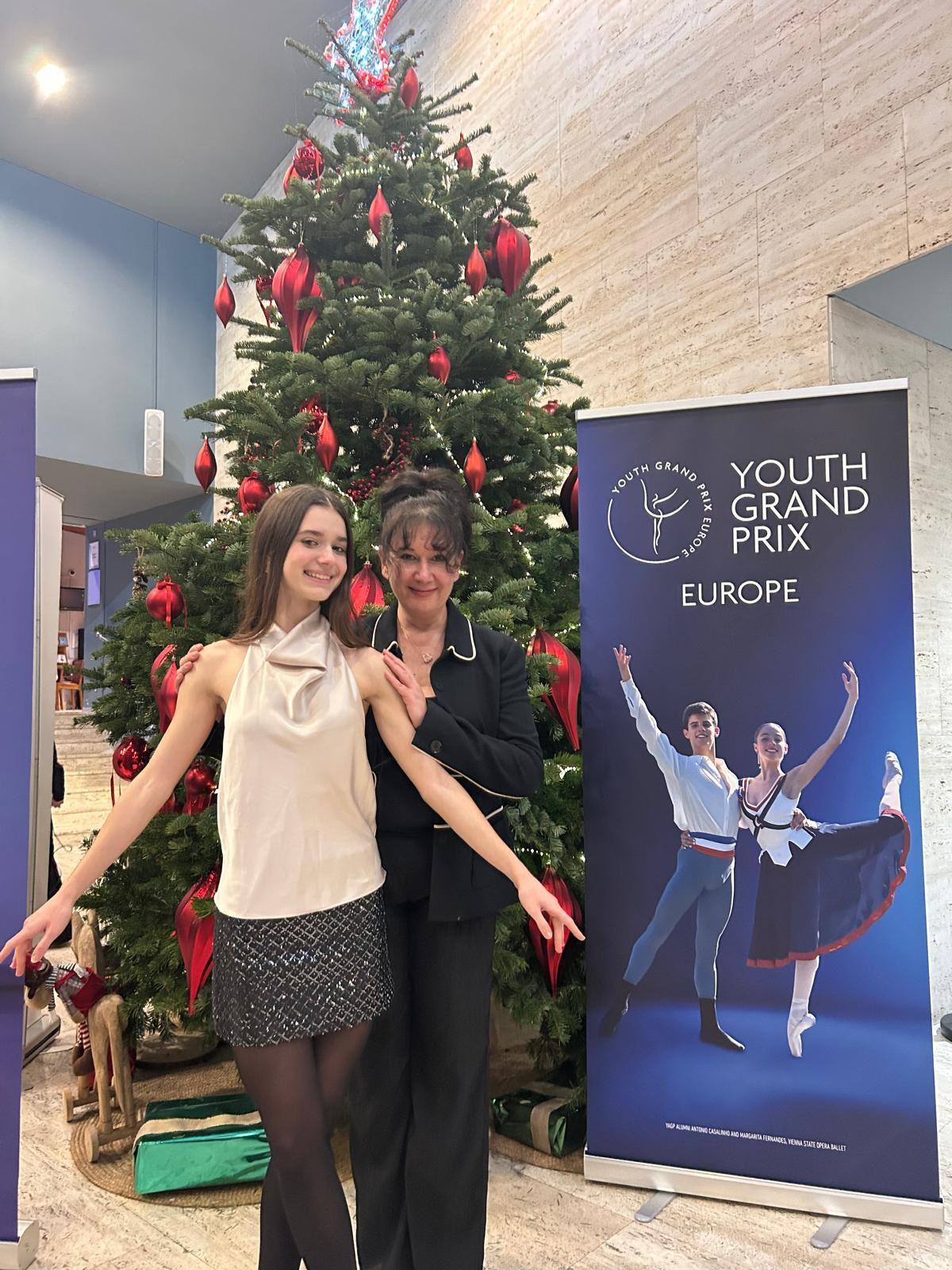 Diana Naumova, con Larissa Saveliev, fundadora y directora artística del YAGP.