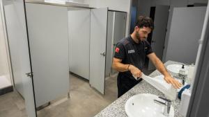 La Generalitat construirà vestidors mixtos en els 150 parcs de bombers