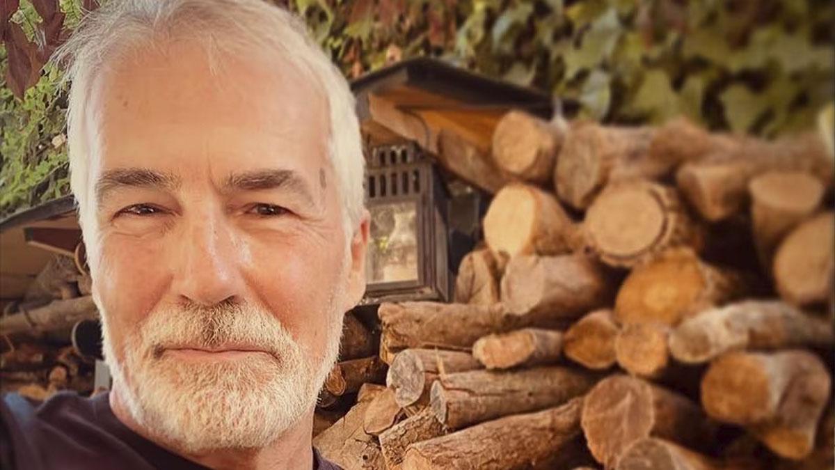 David Cantero se quita las gafas