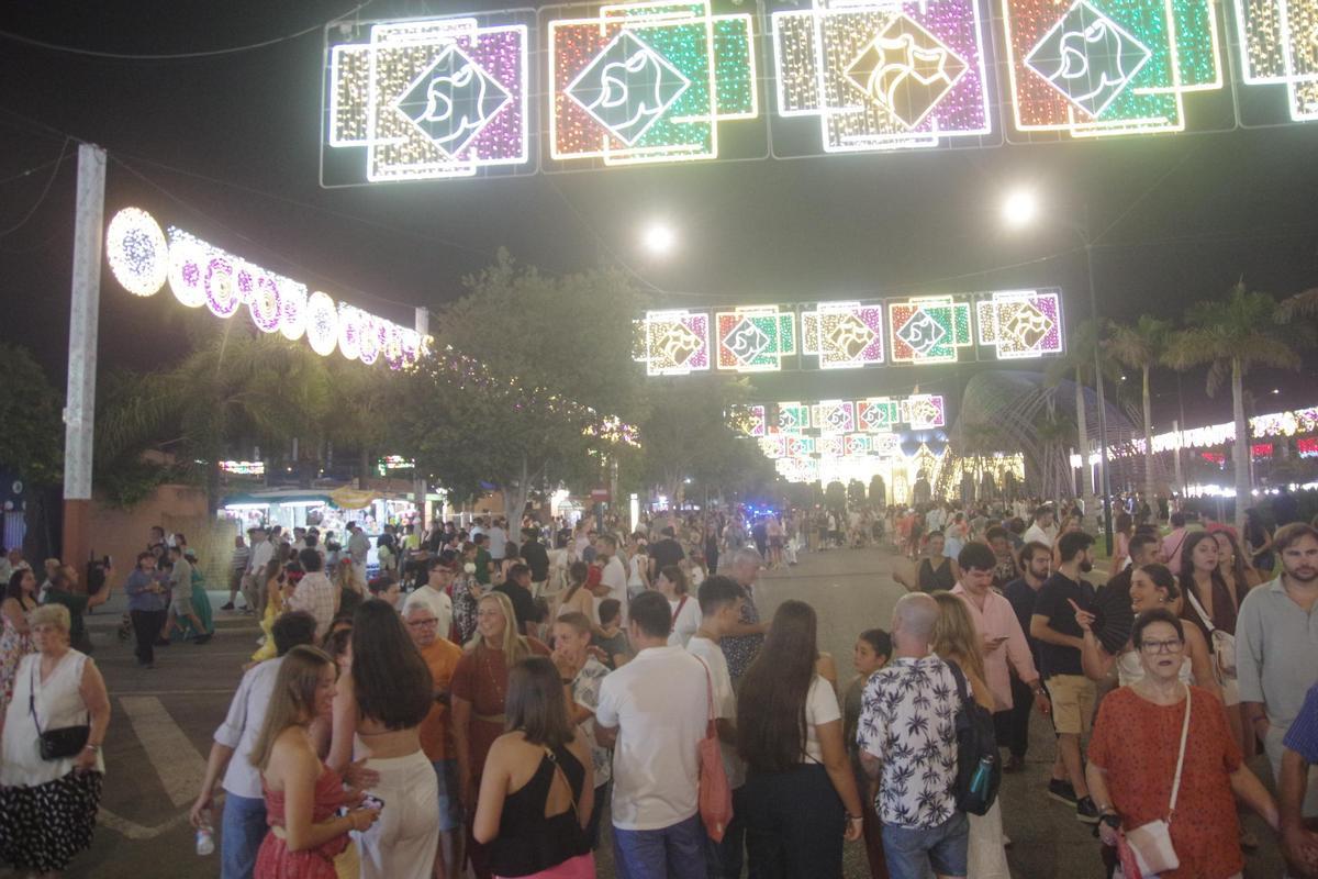 Lleno en el Real la primera noche de la Feria de Málaga 2025