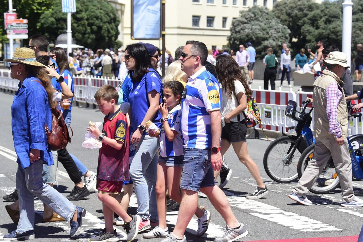 La Fan Zone de Riazor calienta motores en la fiesta del ascenso del Deportivo.