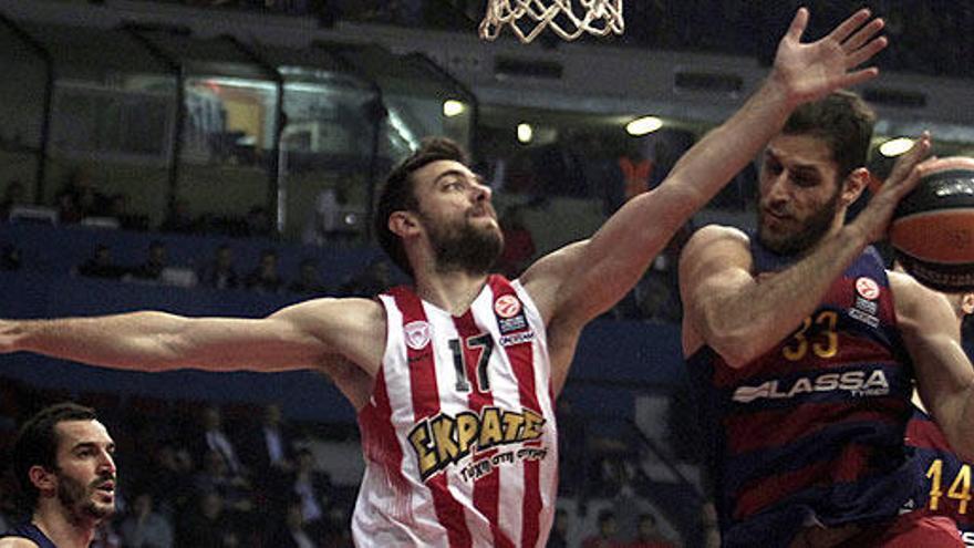 El Olympiacos achica al Barcelona