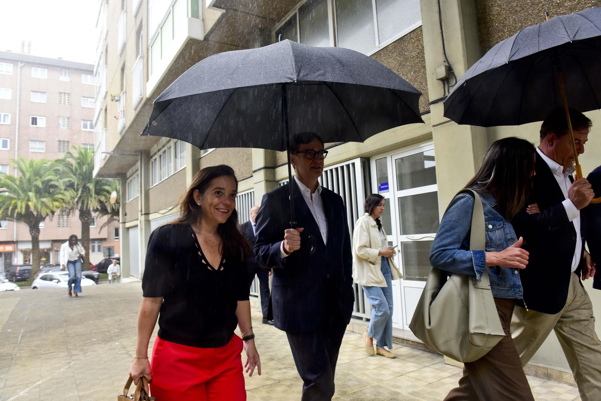 Salvador Illa se reúne con militantes en la sede del PSOE en A Coruña