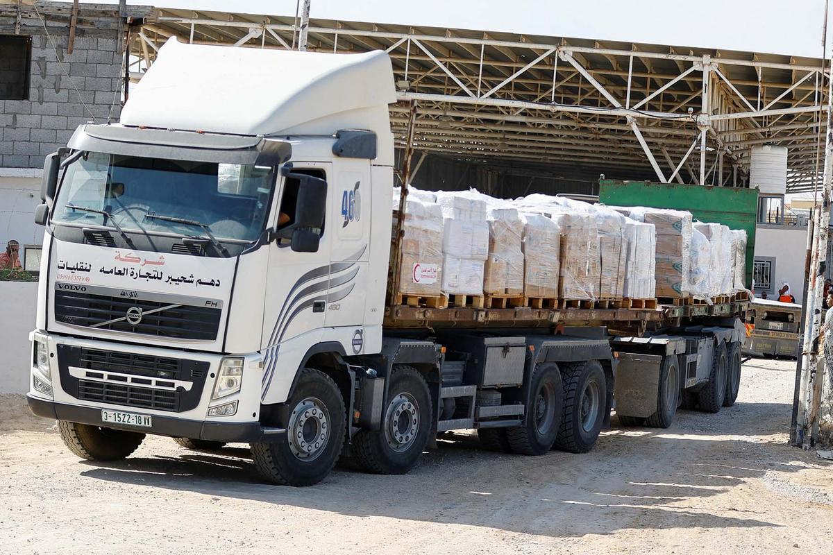 El cruce de Rafah, abierto: entran los primeros camiones de ayuda humanitaria a Gaza