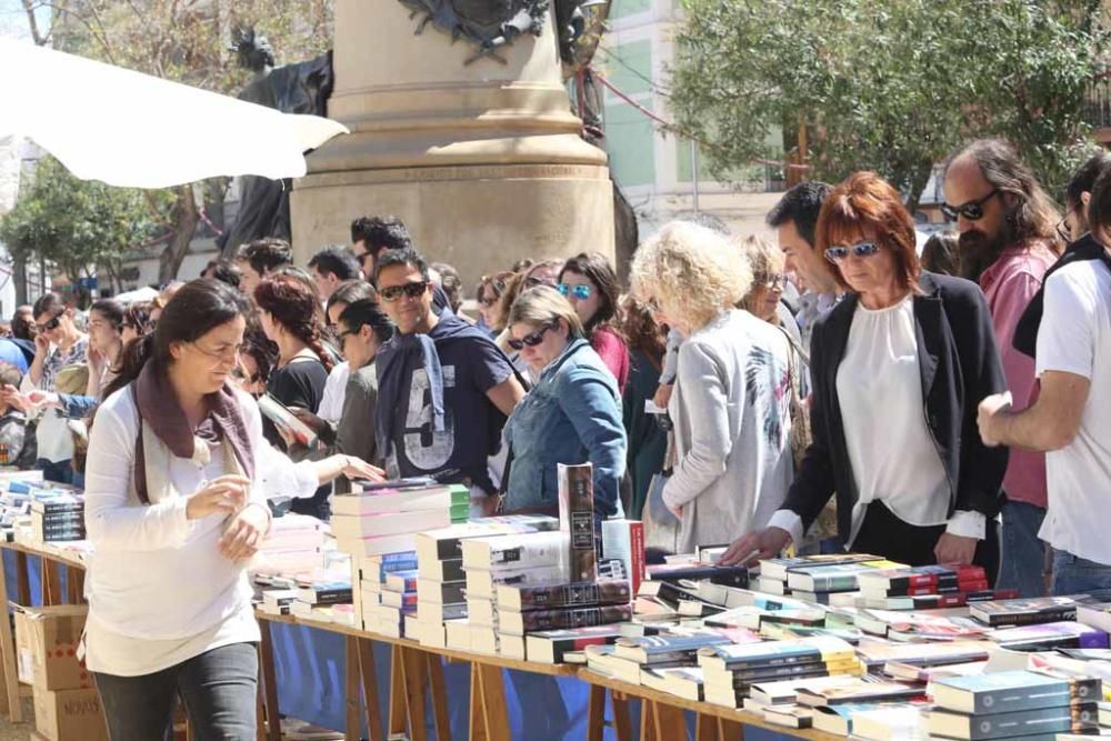 El Día del Libro ha registrado una gran afluencia de público