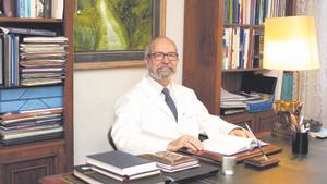 Dr. Antonino Jara Albarrán. Catedrático de Medicina por la UCM. Especialista en Endocrinología y Nutrición.