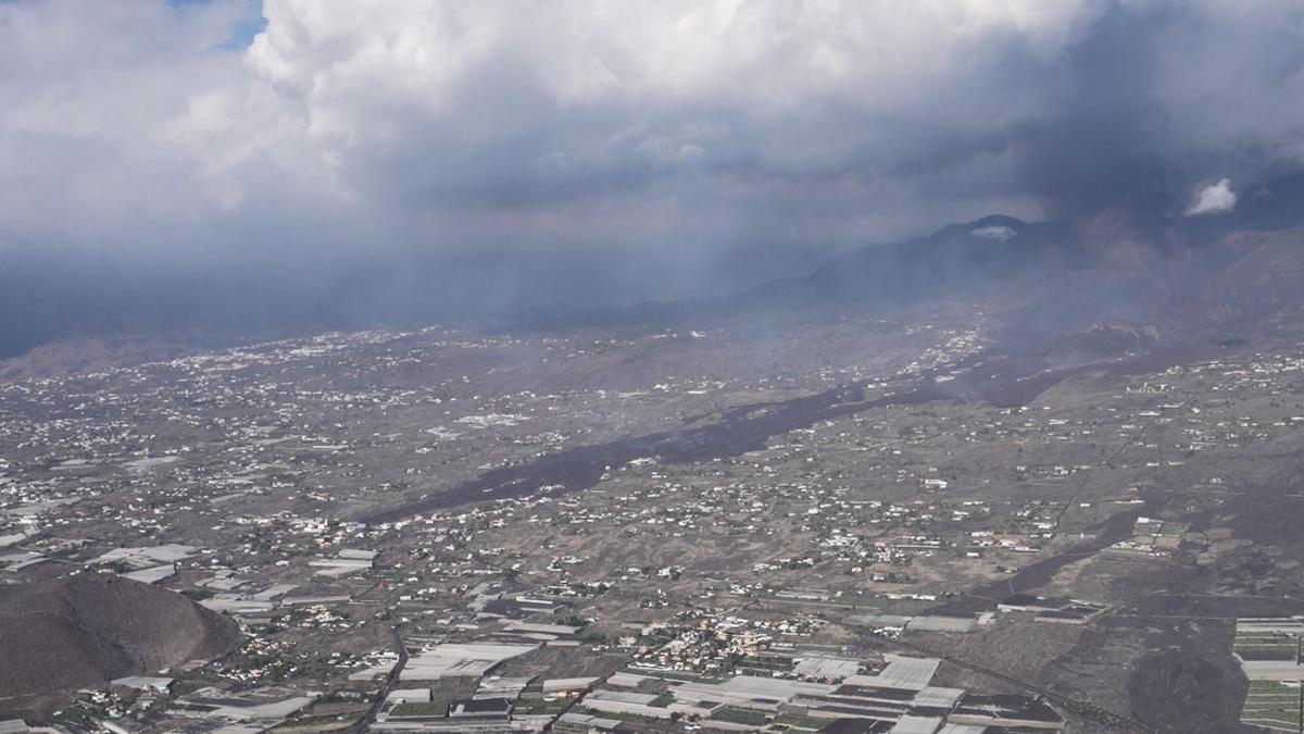 El volcán de La Palma, desde el aire, en el quinto día de erupción