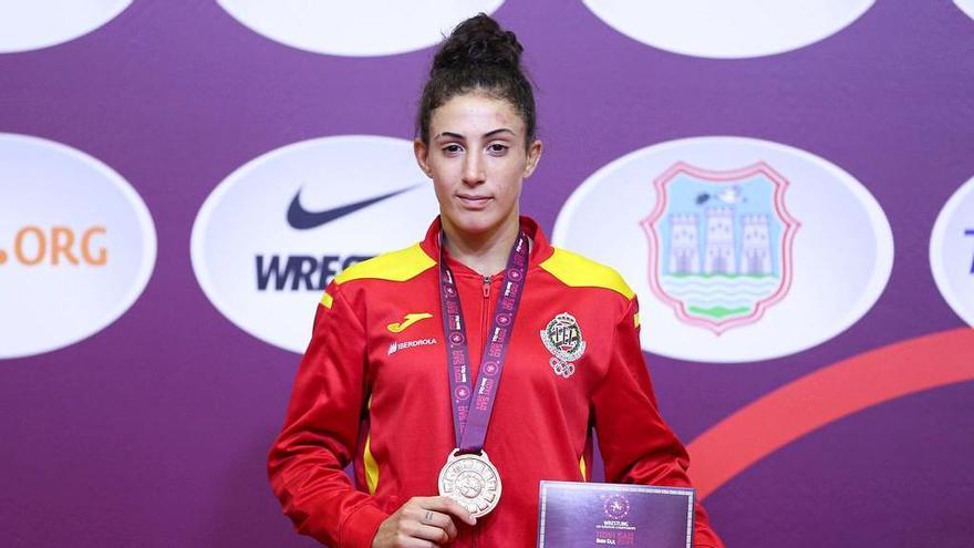 La mallorquina Carla Jaume rompe moldes y se cuelga el bronce en el Europeo de lucha sub-20