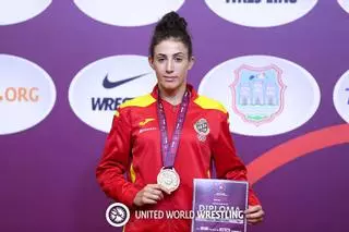 La mallorquina Carla Jaume rompe moldes y se cuelga el bronce en el Europeo de lucha sub-20