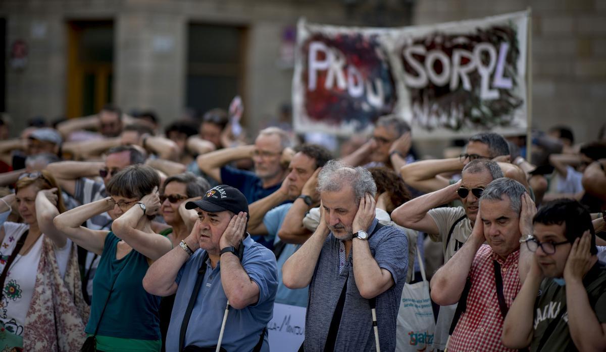 Manifestación contra el ruido en la plaza de Sant Jaume, en junio pasado.