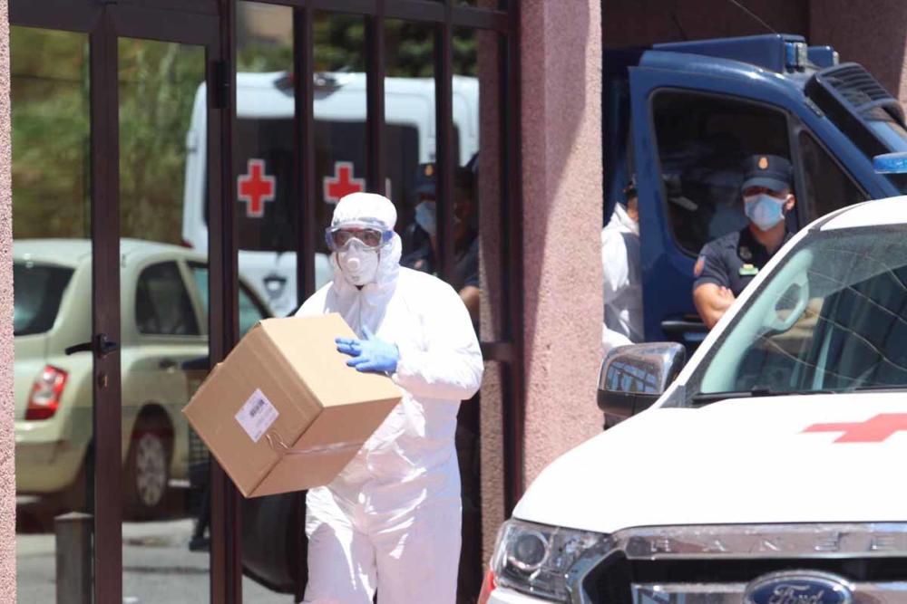 La Policía Nacional custodia el centro de acogida de Cruz Roja