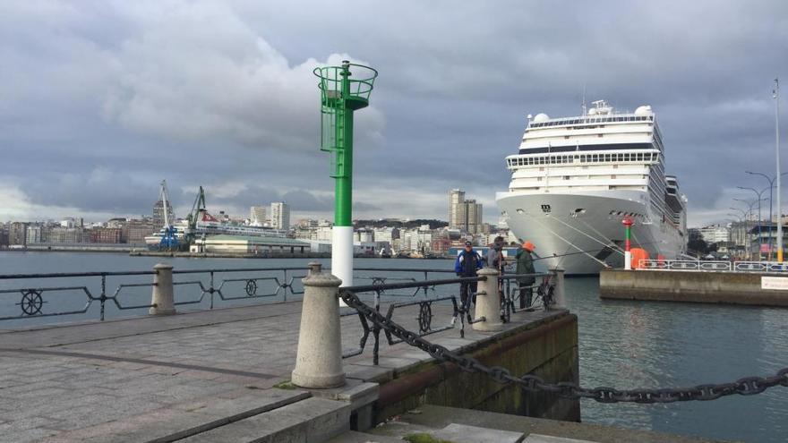 5.000 pasajeros llegan hoy en dos cruceros a A Coruña