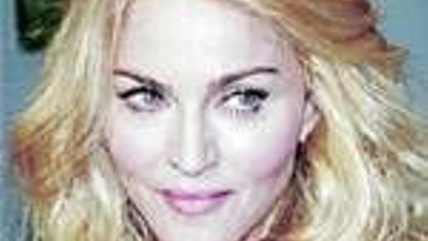 Madonna: LA CANTANTE SE CAE DE UN CABALLO POR LOS PAPARAZIS