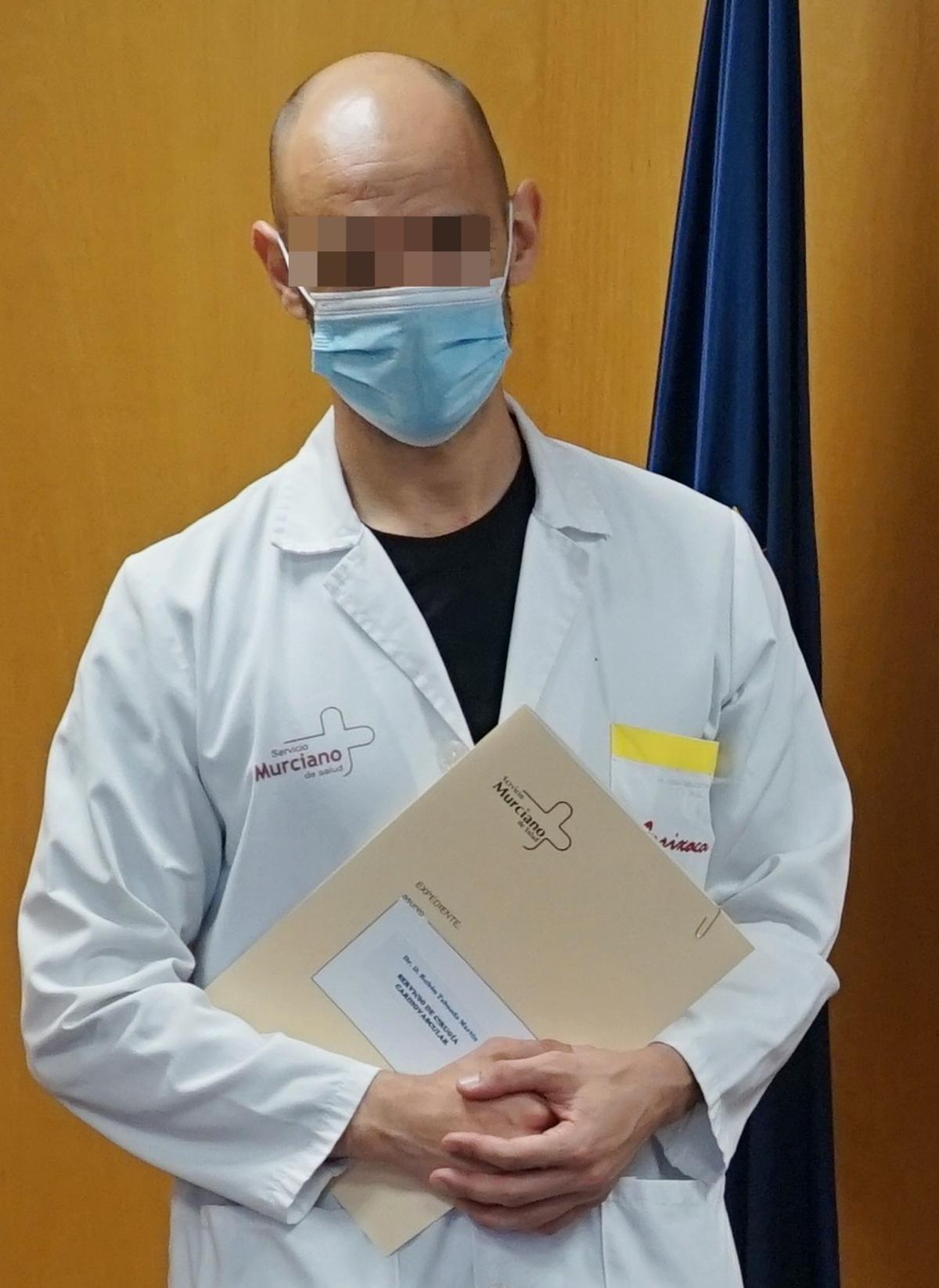 R.T., el facultativo cirujano cardiovascular de la Arrixaca detenido por la Policía Nacional.
