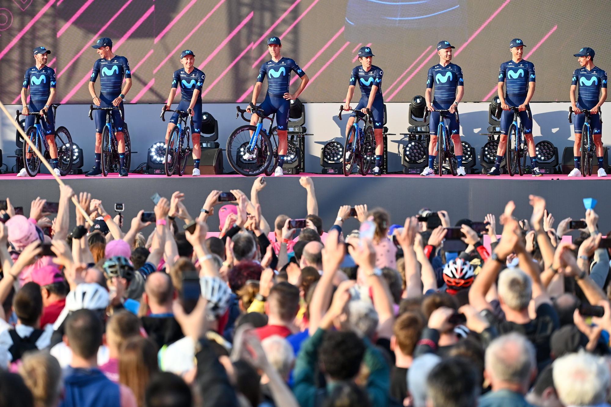 Presentación del equipo Movistar de ciclismo en el Giro d'Italia en 2022