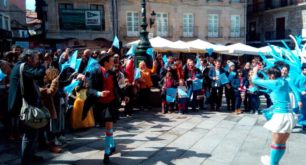 Cientos de aficionados inundaron la calle Príncipe para compartir con los jugadores y la directiva todas las actividades del acto inaugural de la nueva sede.