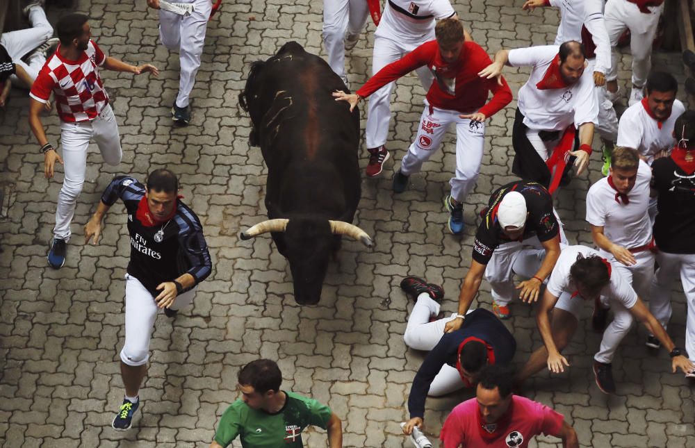 El séptimo encierro deja dos corneados