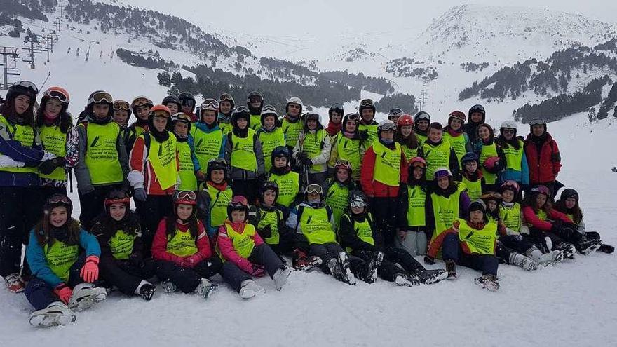 Una comitiva del IES Laxeiro disfruta de una semana en la nieve de Andorra