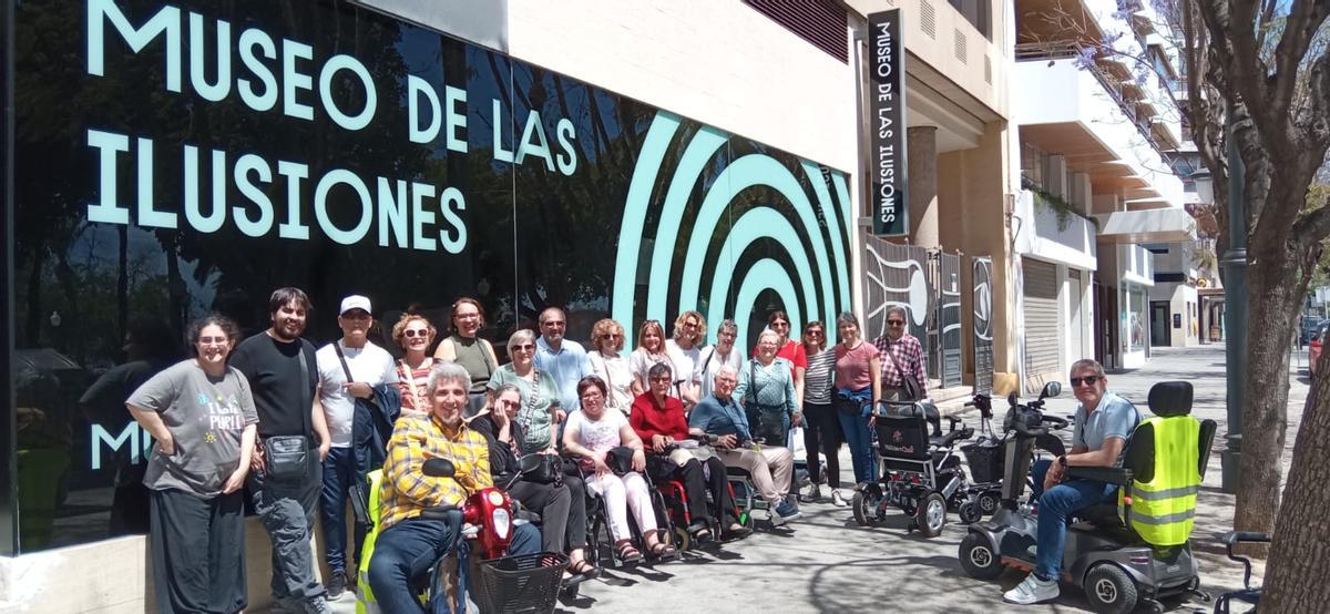 En la entidad se desarrollan actividades grupales de ejercicio terapéutico y ocio accesible.