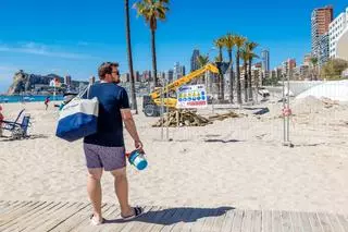 Benidorm: obras en la playa y turistas en Semana Santa