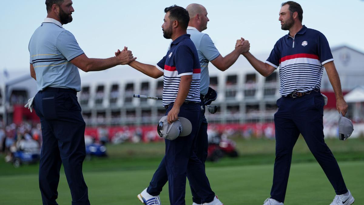 Rahm y Spaun se saludan después de cerrar el punto junto a Straka