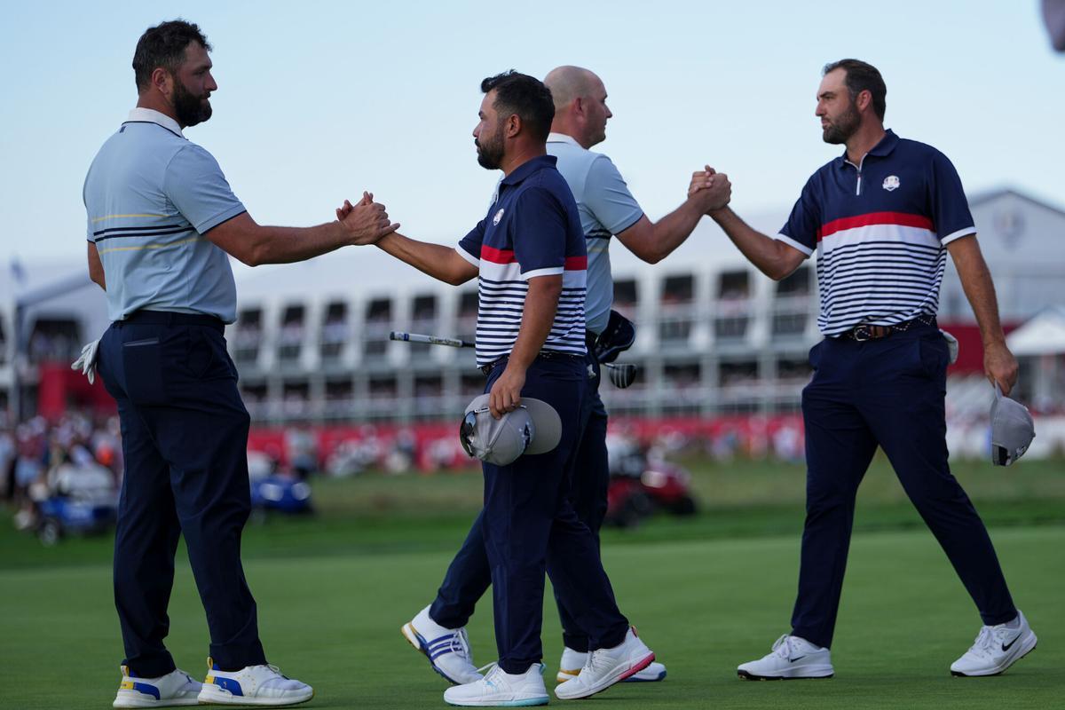 Rahm y Spaun se saludan después de cerrar el punto junto a Straka