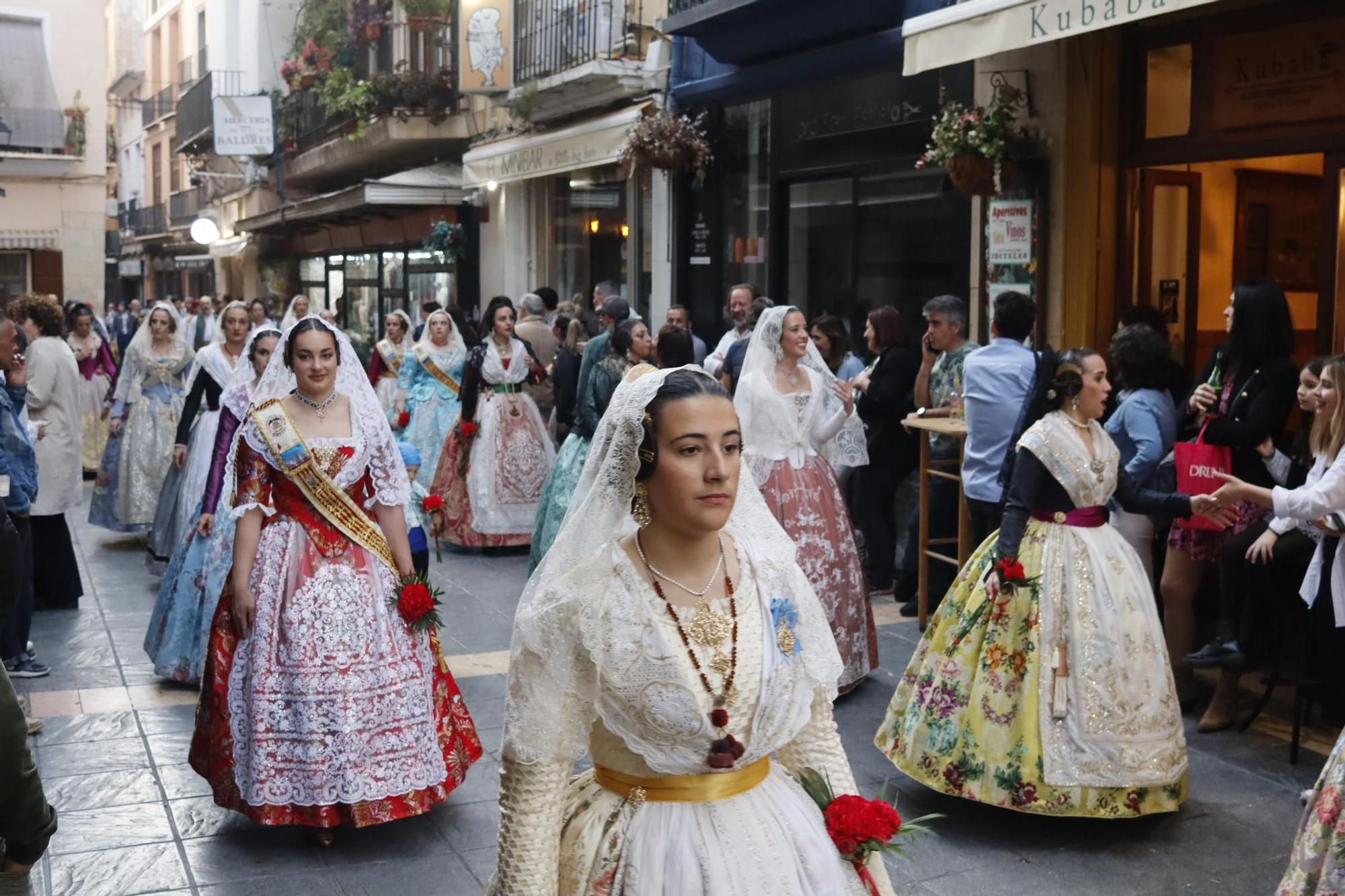 Multitudinaria Ofrenda fallera en Xàtiva