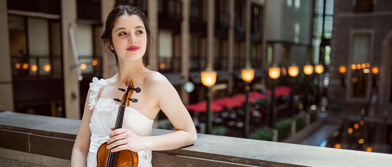 María Dueñas, violinista