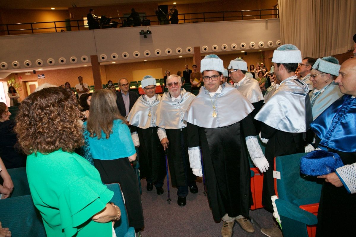 El prestigioso sociolingüista Peter Trudgill, investido doctor honoris causa en la UMU