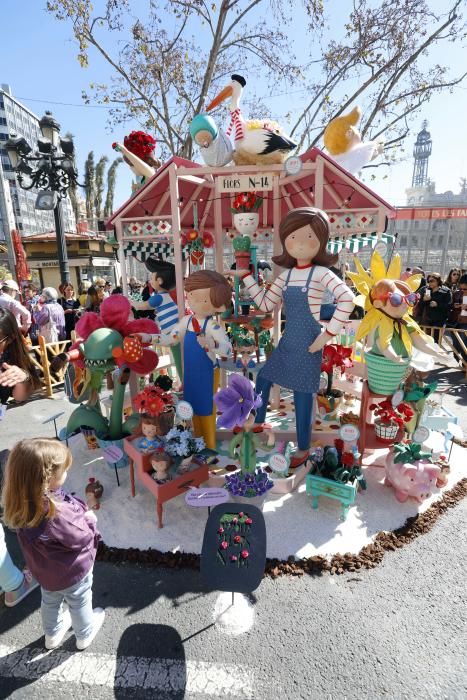 La falla infantil de la plaza del Ayuntamiento, al detalle