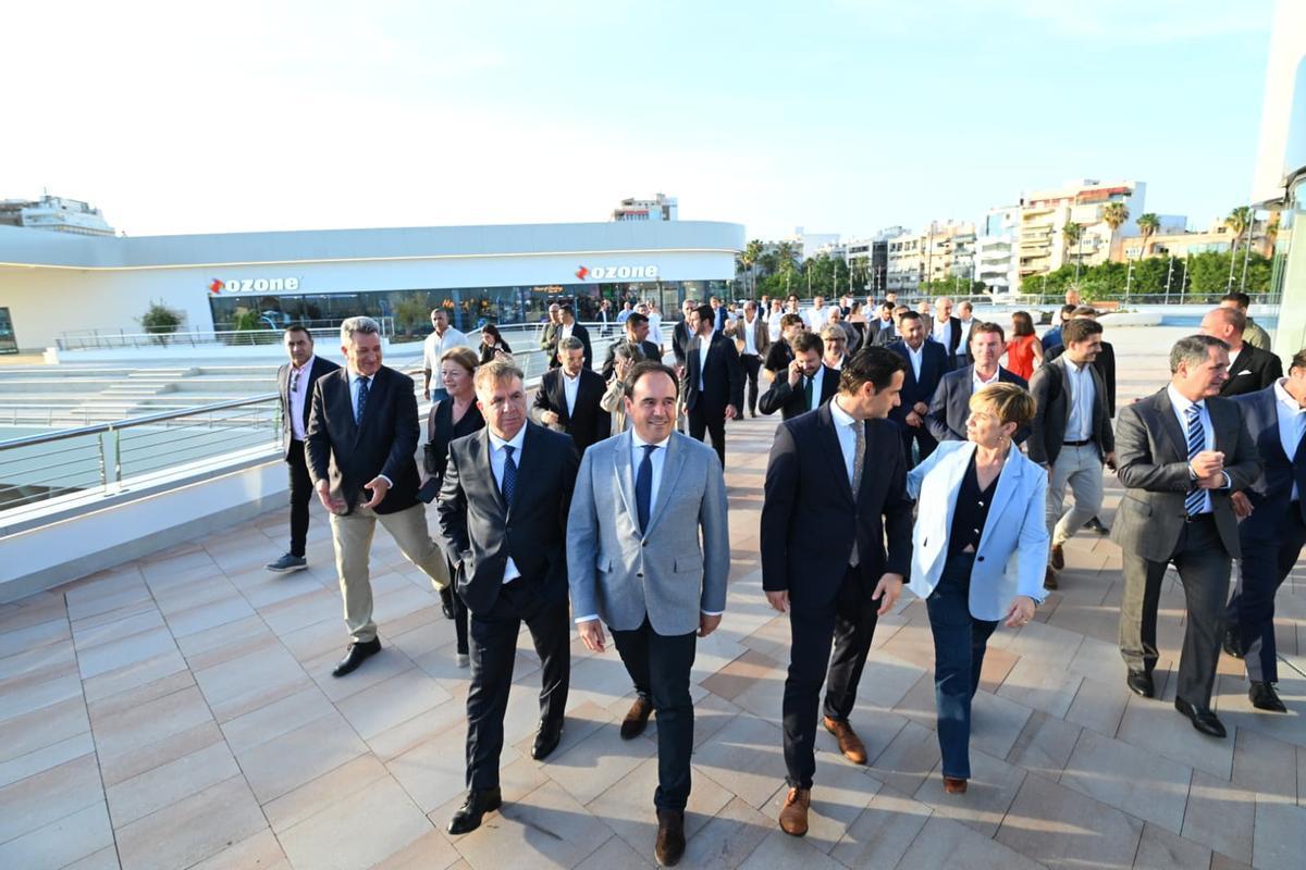 Torrevieja estrena el Paseo del Mar como nuevo espacio de ocio en el puerto