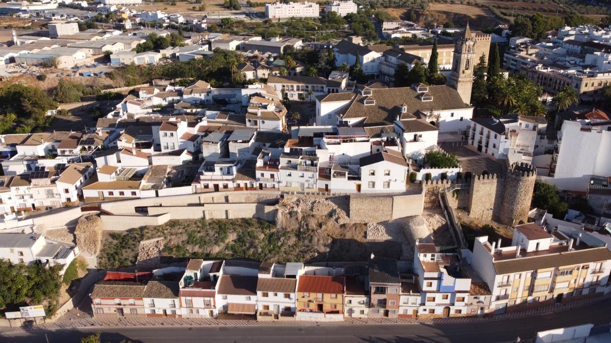 Vista aérea de la zona de la ladera sur y el barrio de la Villa afectados por la intervención.