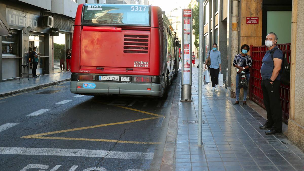 El entorno de la Finca de Hierro es transitado por cientos de autobuses.