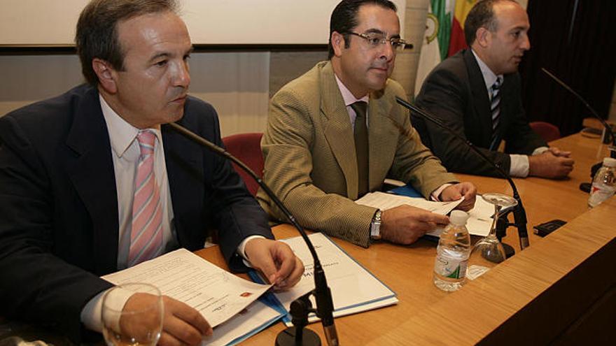 Presentación. Javier Risco, de Caja Duero, Miguel Briones y Javier Noriega, de Nerea.