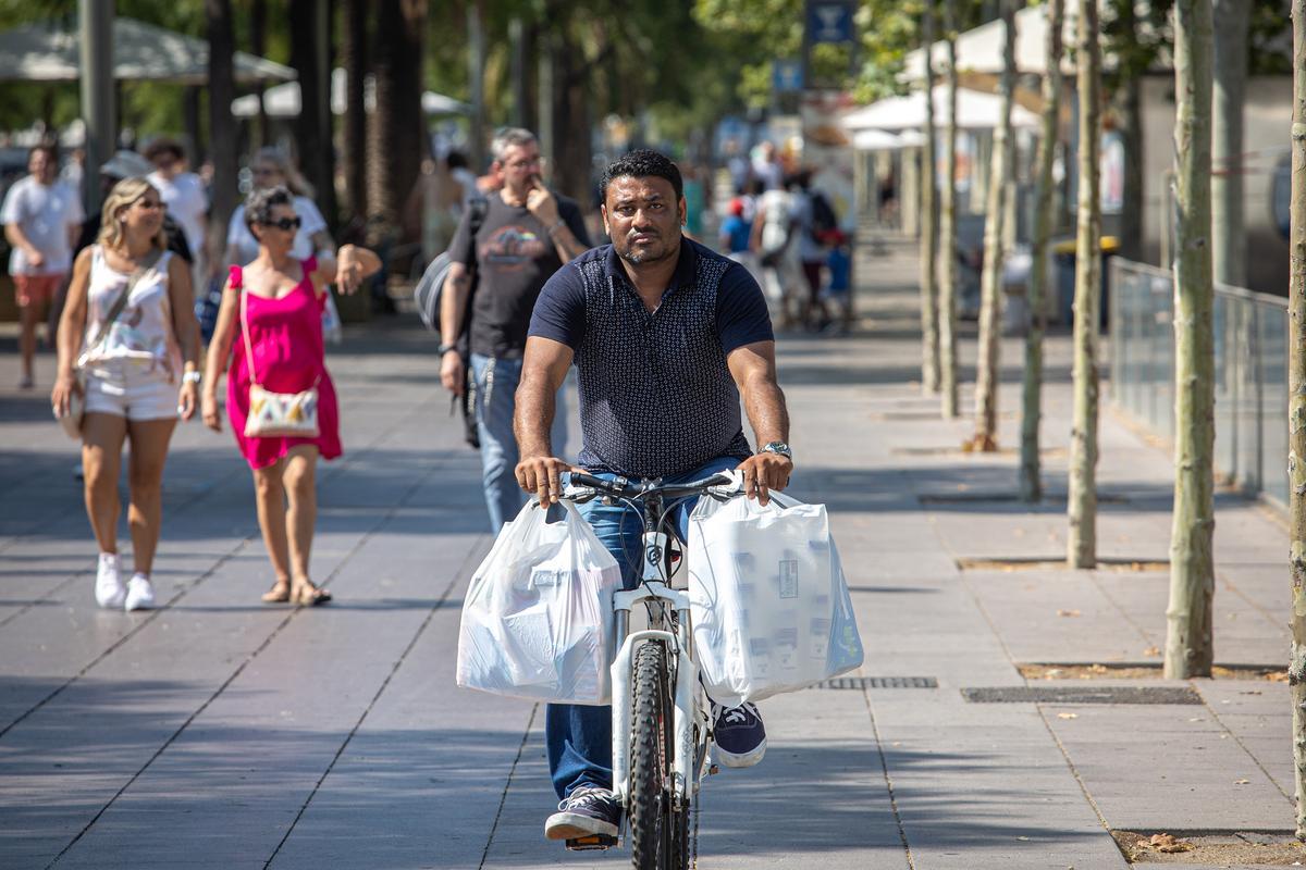 En bici urbana con calor extremo en Barcelona