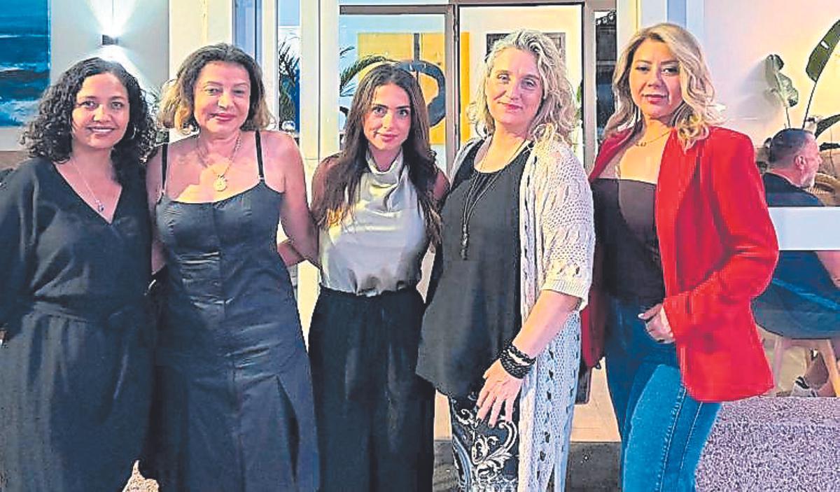 Diana Prado, Norma Brandt, Laura Durán, Yolanda Porte y Leila Alves.