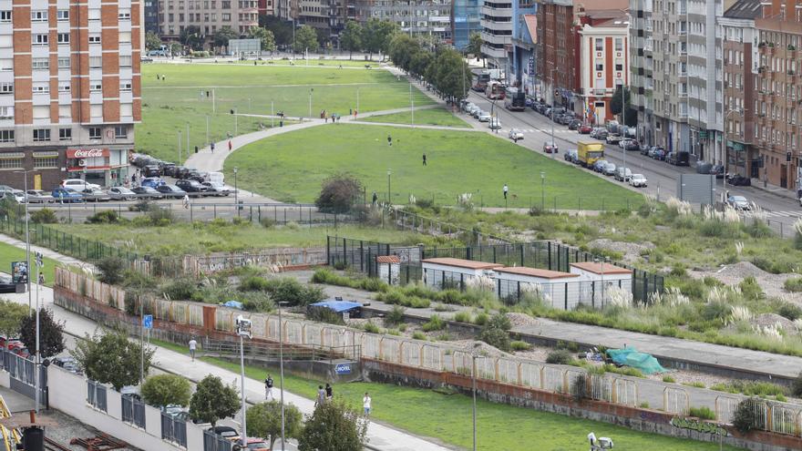 El parque del Solarón y el derribo del viaducto de Carlos Marx dan su primer paso en Gijón al Norte