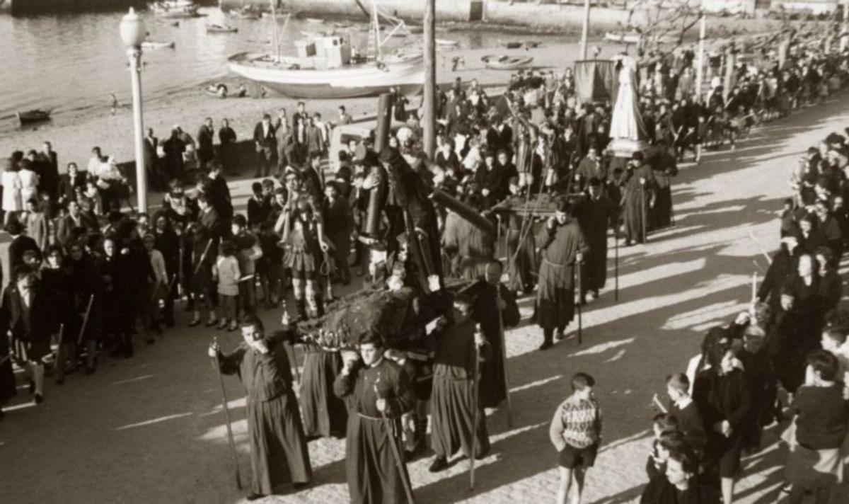Procesión del Santo Entierro en Cangas en 1920.   | // ARCHIVO DEL AUTOR