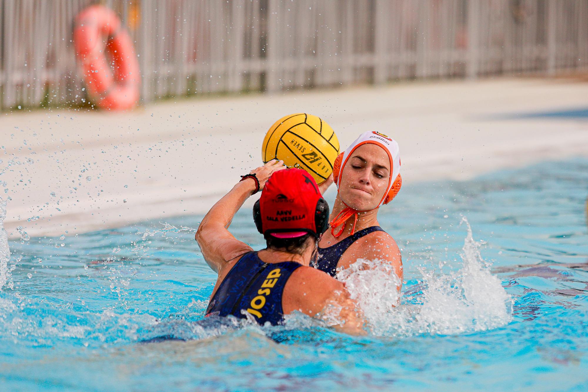 Waterpolo en Ibiza: las chicas del Sant Josep, más guerreras que nunca