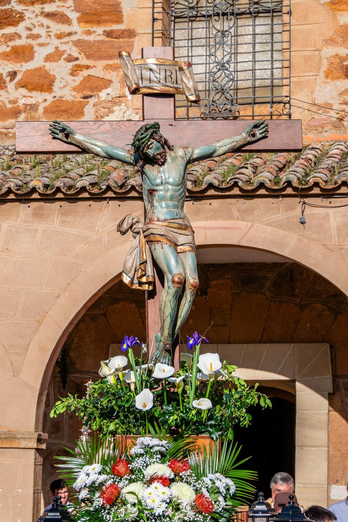 GALERÍA | Tábara venera al Bendito Cristo de la Capilla