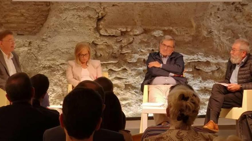 El presidente de la Generalitat, Ximo Puig, con Rosa Peris, Gregorio Martín y Cándido Méndez.